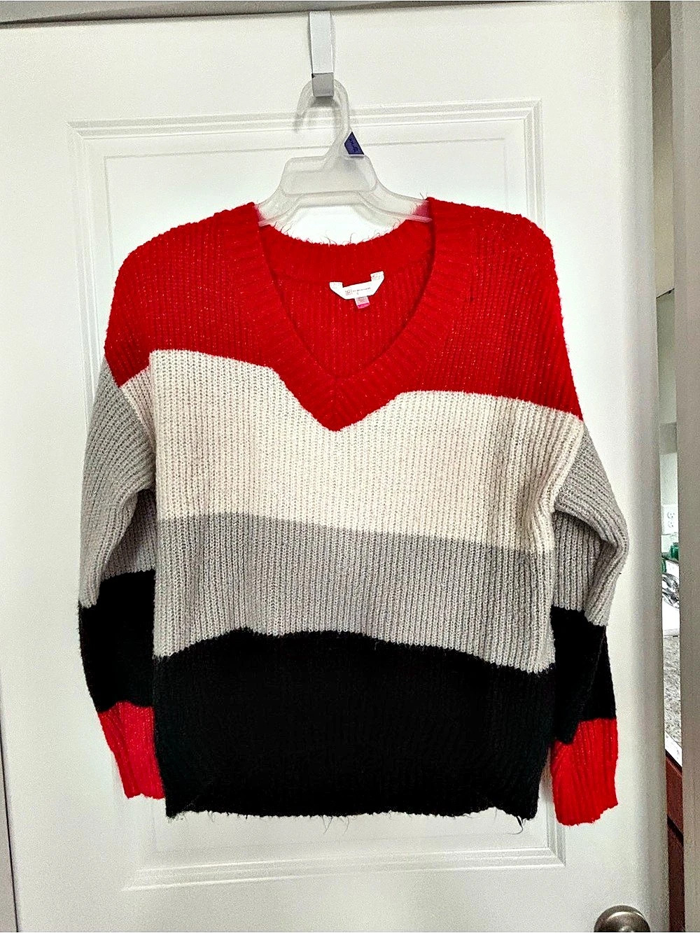 No Boundaries Color Block V-Neck Sweater Red & Black Size XL (15-17)